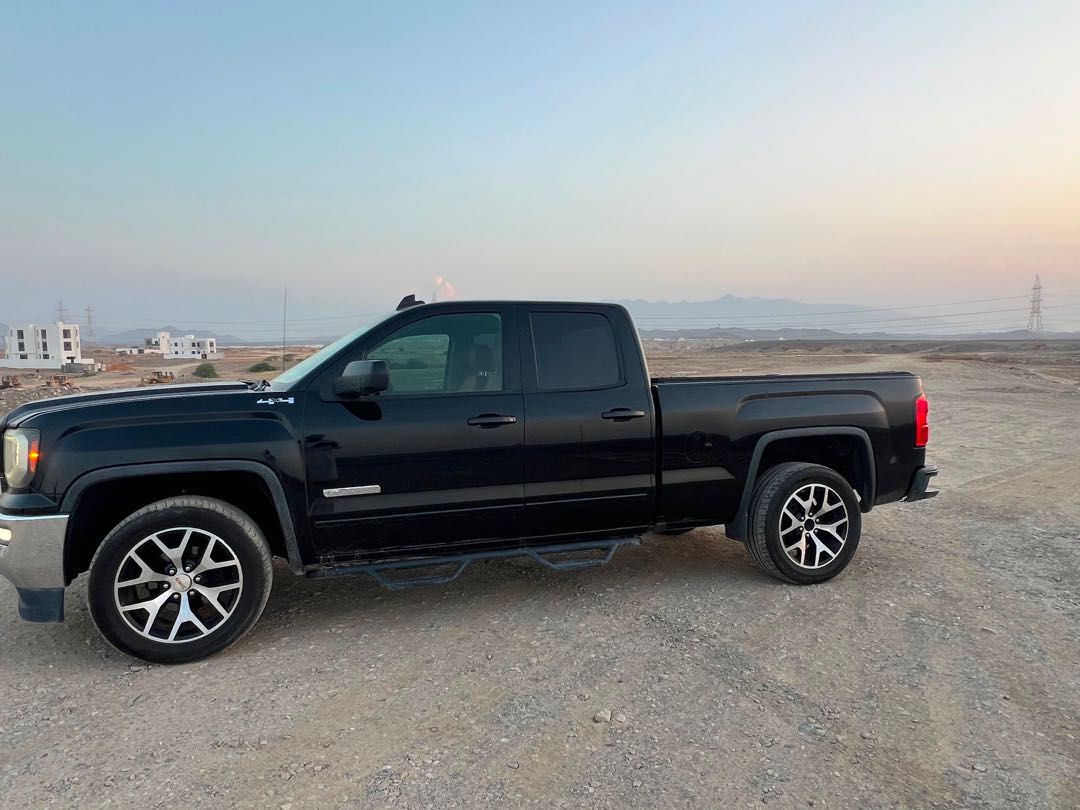 Car Image 2018 GMC SIERRA SLE