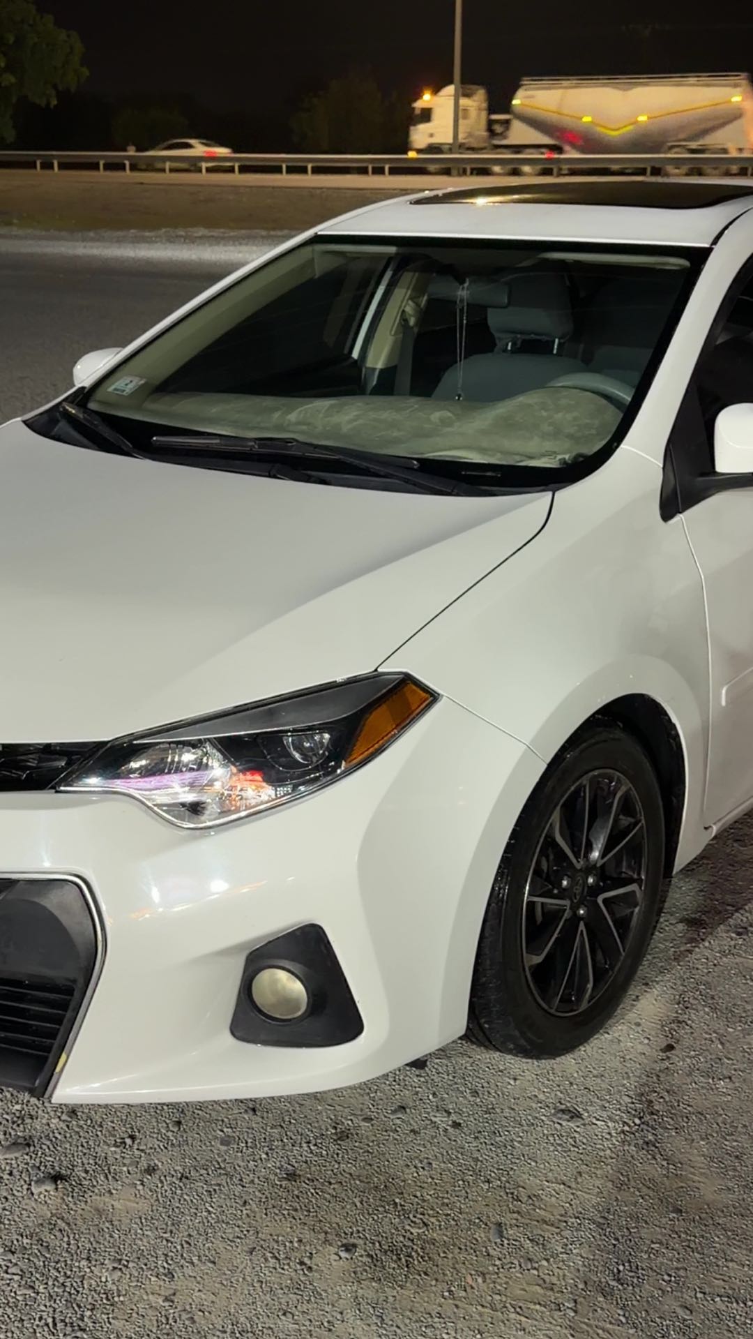 Car Image 2014 TOYOTA COROLLA LE