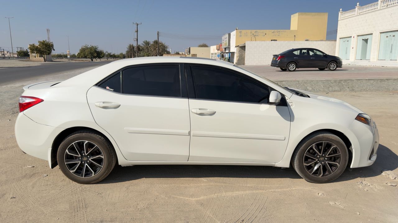 Car Image 2014 TOYOTA COROLLA LE