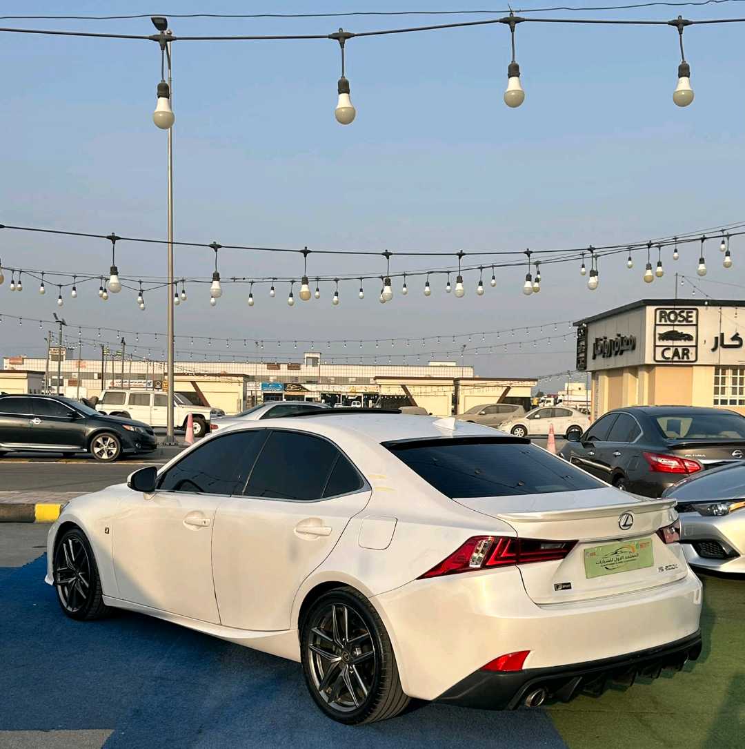 Car Image 2016 LEXUS IS 200
