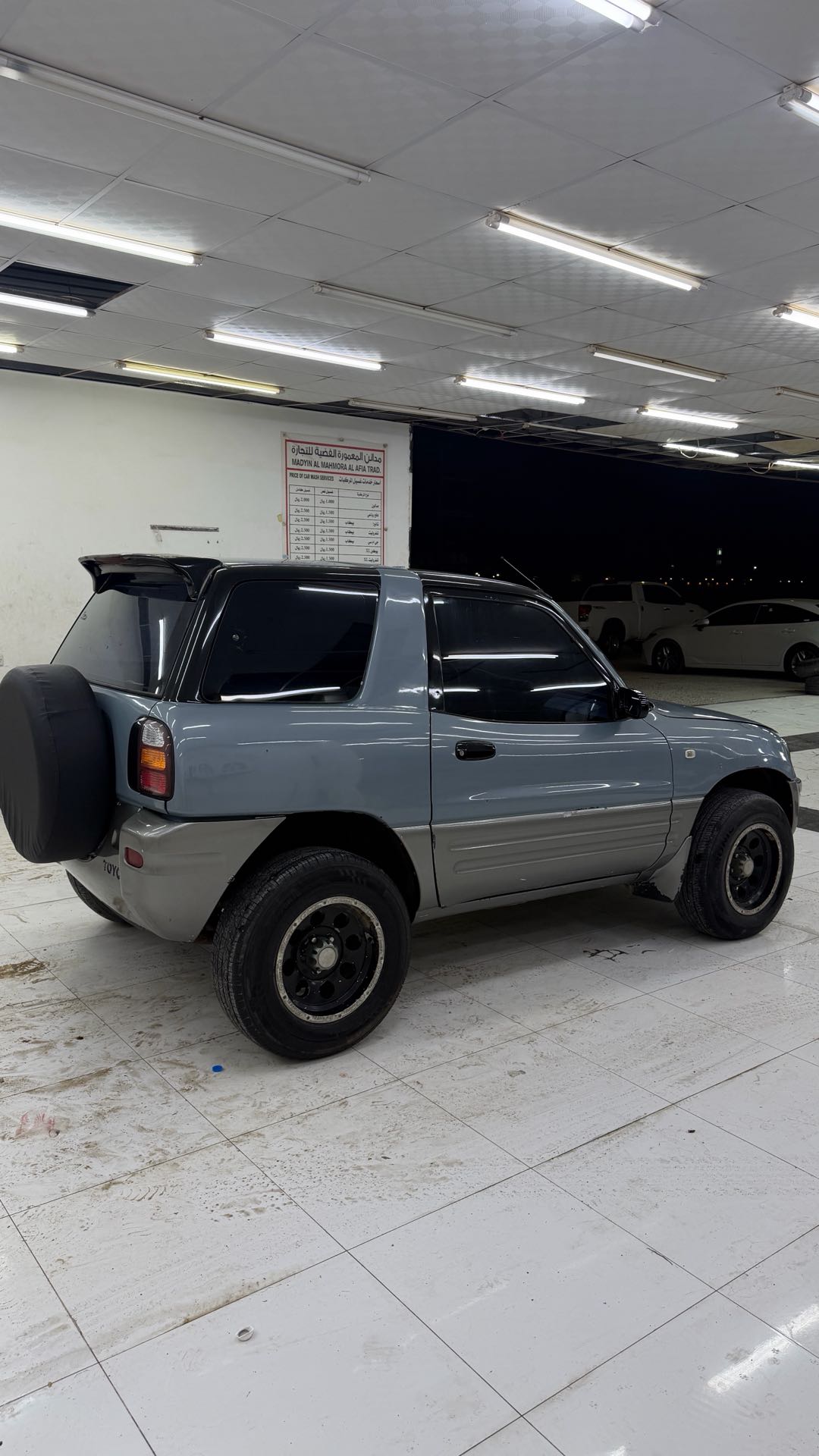 Car Image 1995 TOYOTA RAV4 