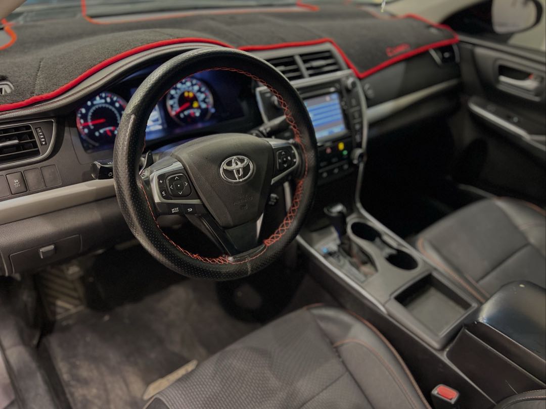 Car Image 2016 TOYOTA CAMRY SE