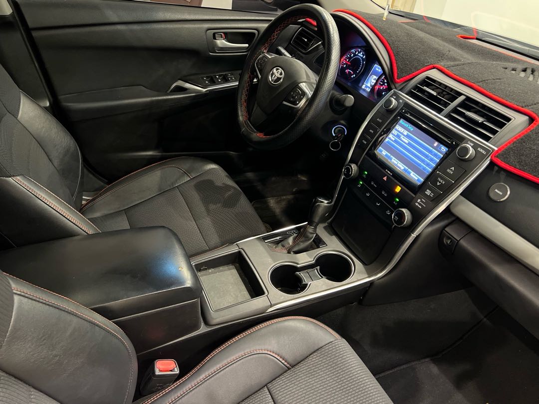 Car Image 2016 TOYOTA CAMRY SE