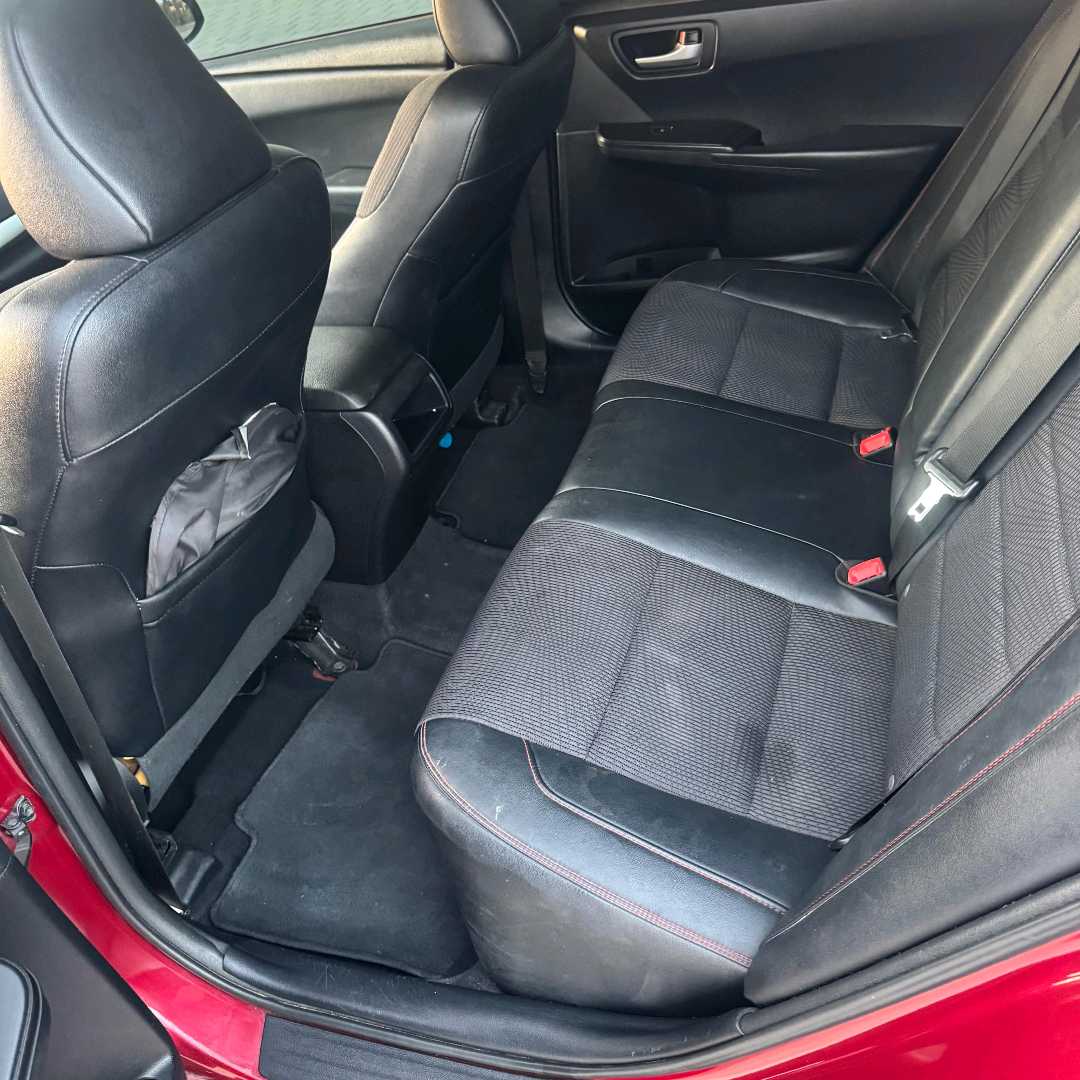 Car Image 2016 TOYOTA CAMRY SE