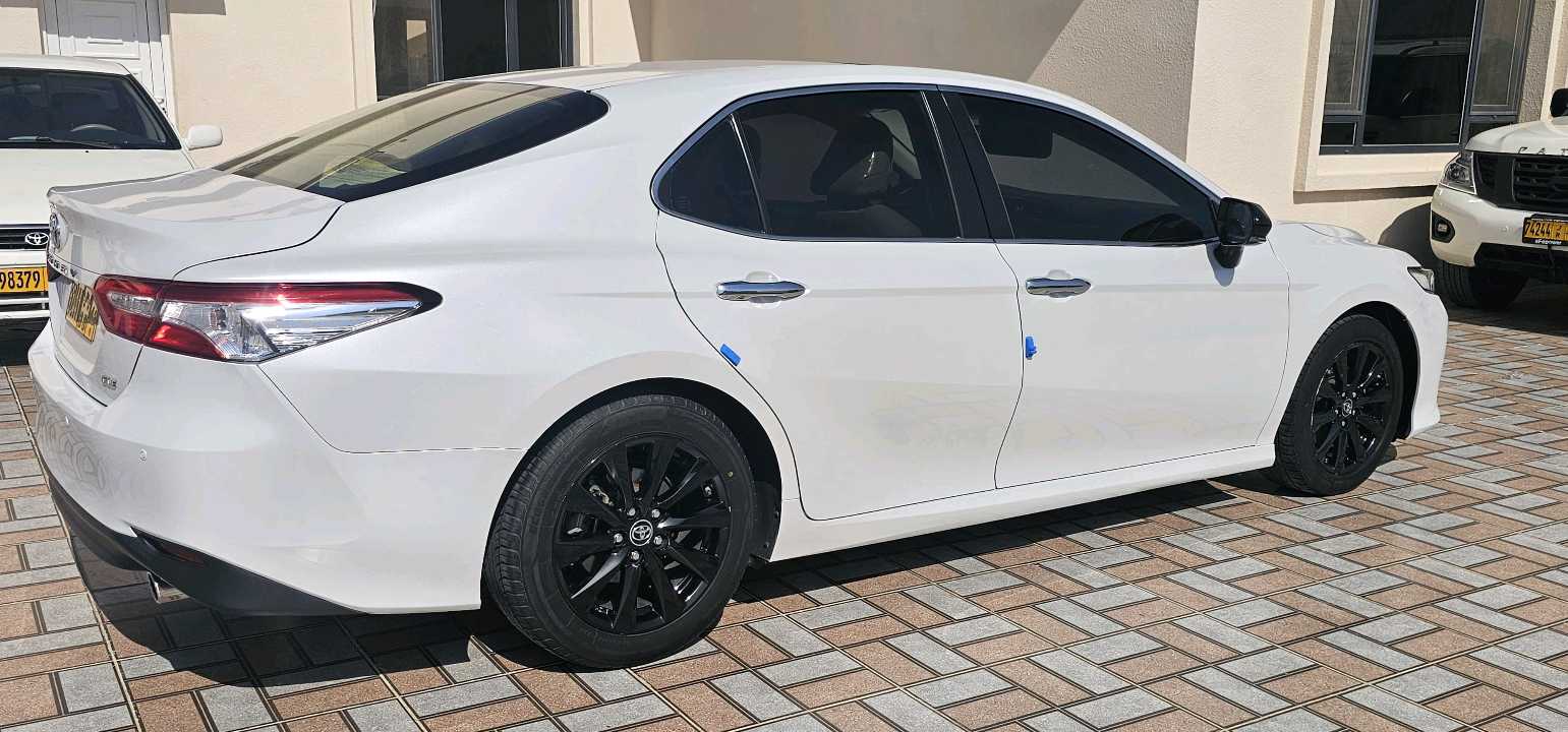 Car Image 2018 TOYOTA CAMRY SE