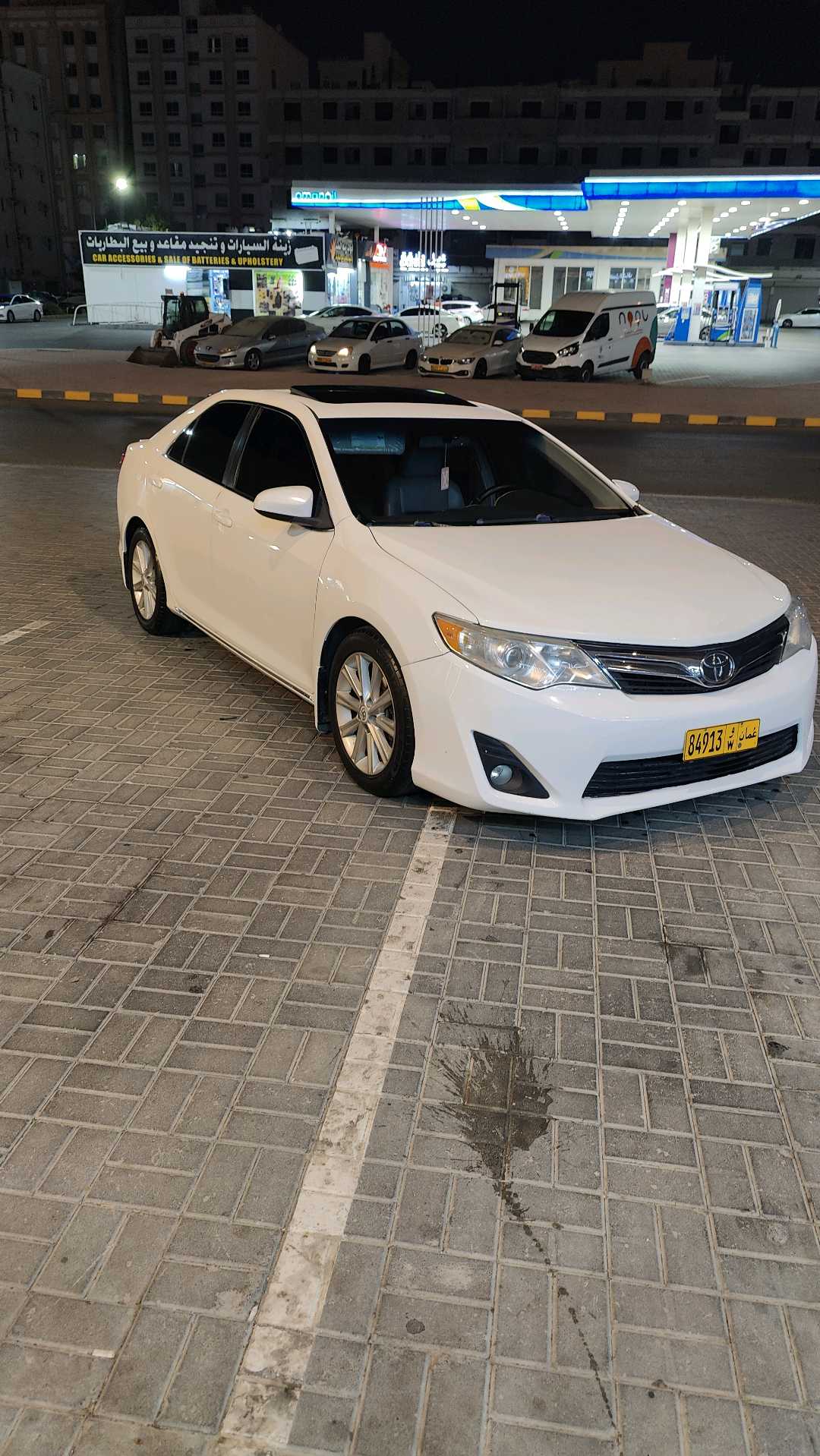 Car Image 2012 TOYOTA CAMRY XLE