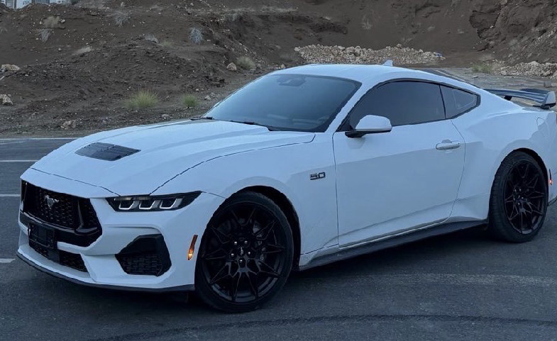 FORD MUSTANG 2025