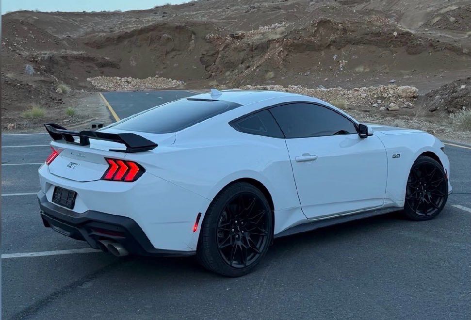 FORD MUSTANG 2025