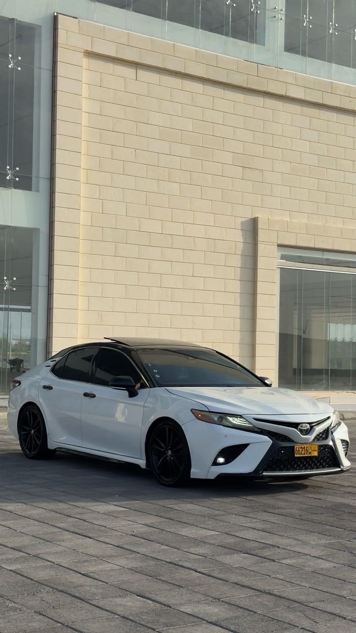 Car Image 2018 TOYOTA CAMRY XSE