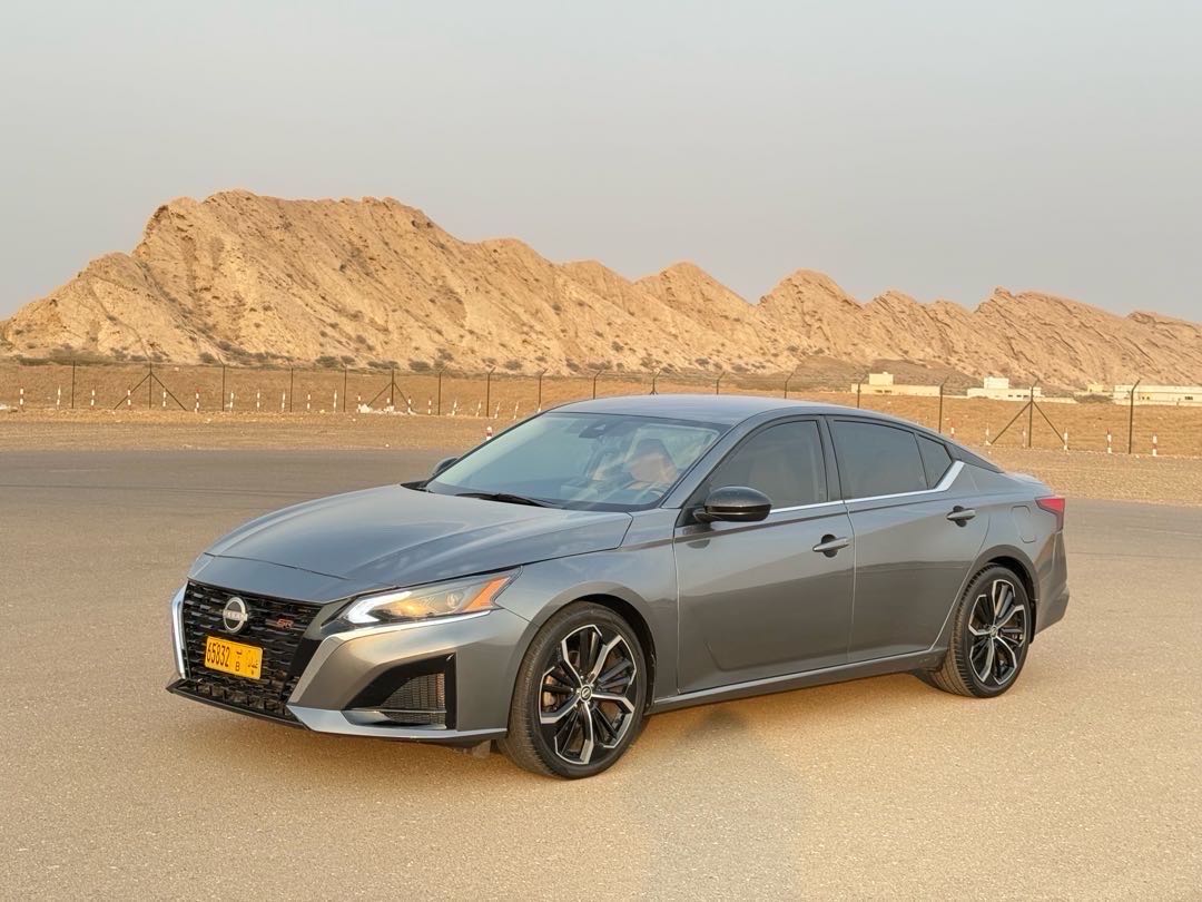 Car Image 2019 NISSAN ALTIMA SR