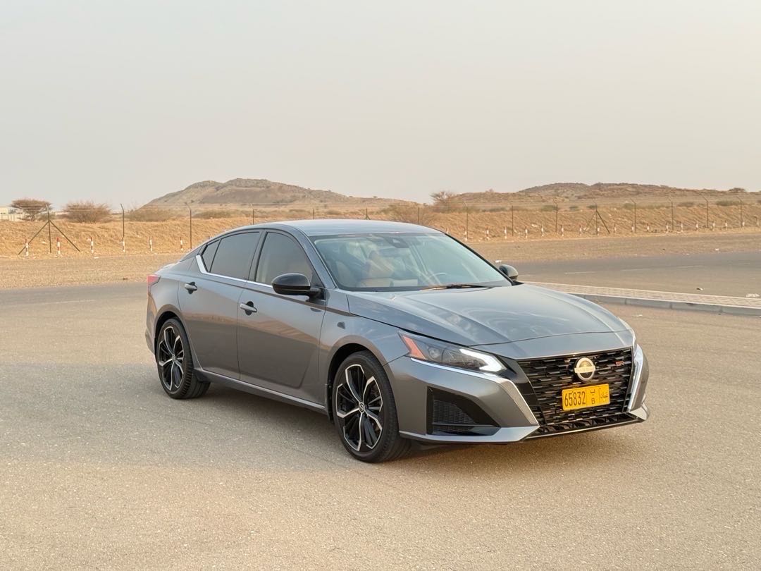 Car Image 2019 NISSAN ALTIMA SR