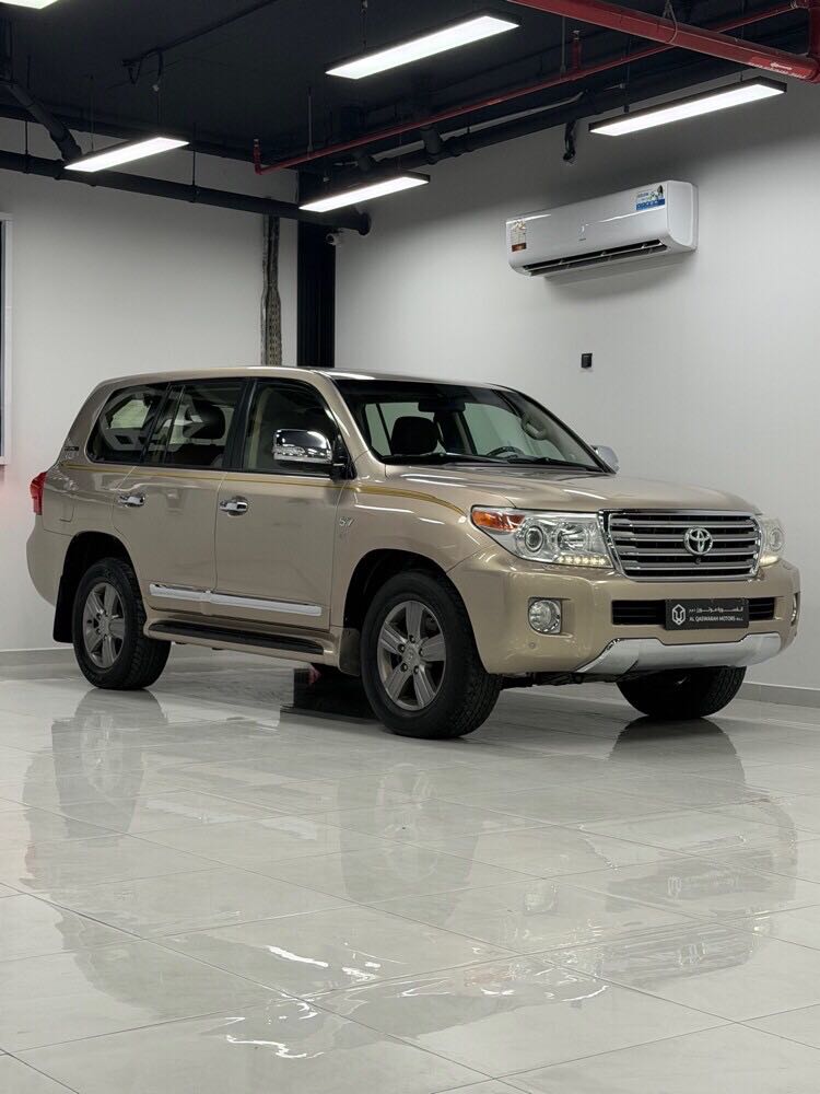 Car Image 2015 TOYOTA LAND CRUISER VX.R