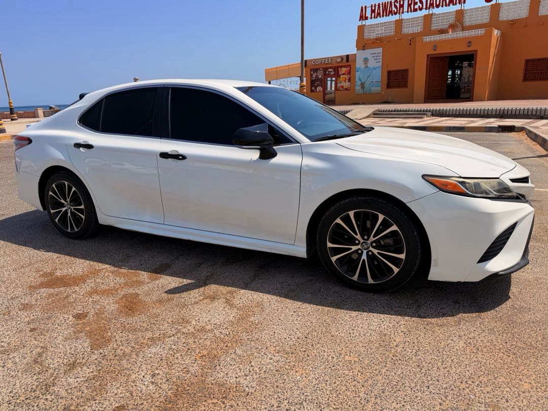 Car Image 2018 TOYOTA CAMRY SE