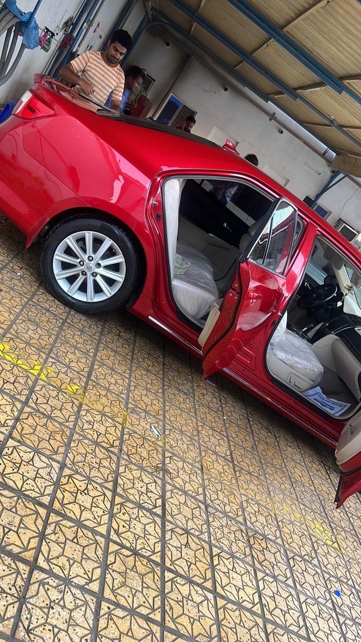 Car Image 2014 TOYOTA CAMRY XLE