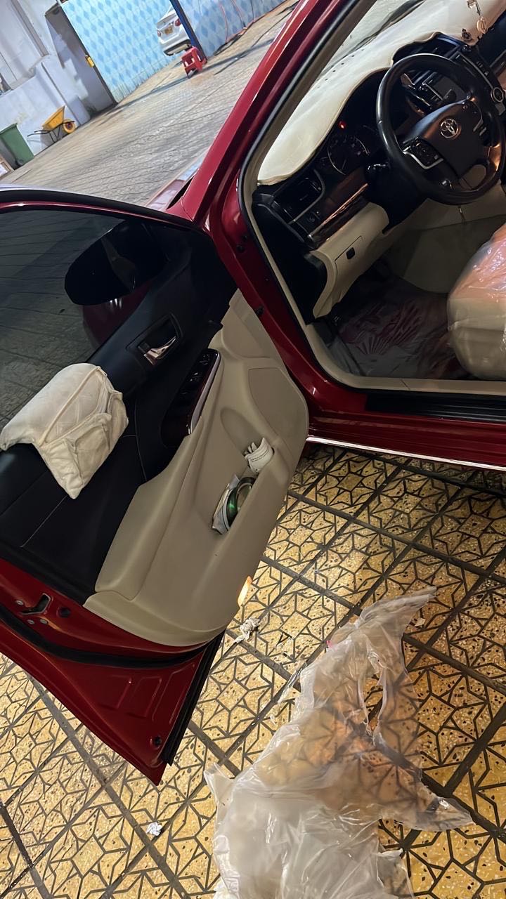Car Image 2014 TOYOTA CAMRY XLE