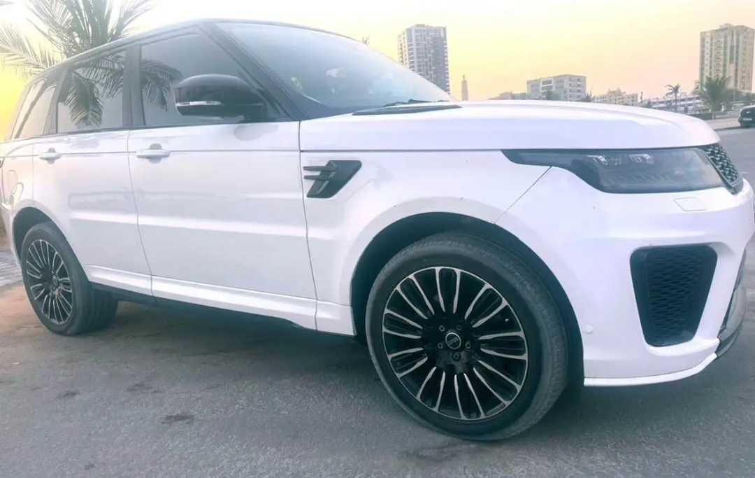 Car Image 2018 LAND ROVER SPORT 