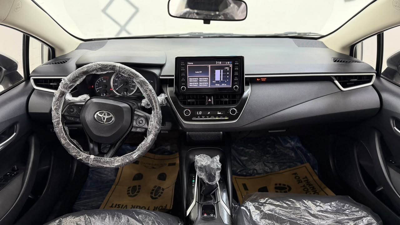 Car Image 2020 TOYOTA COROLLA LE