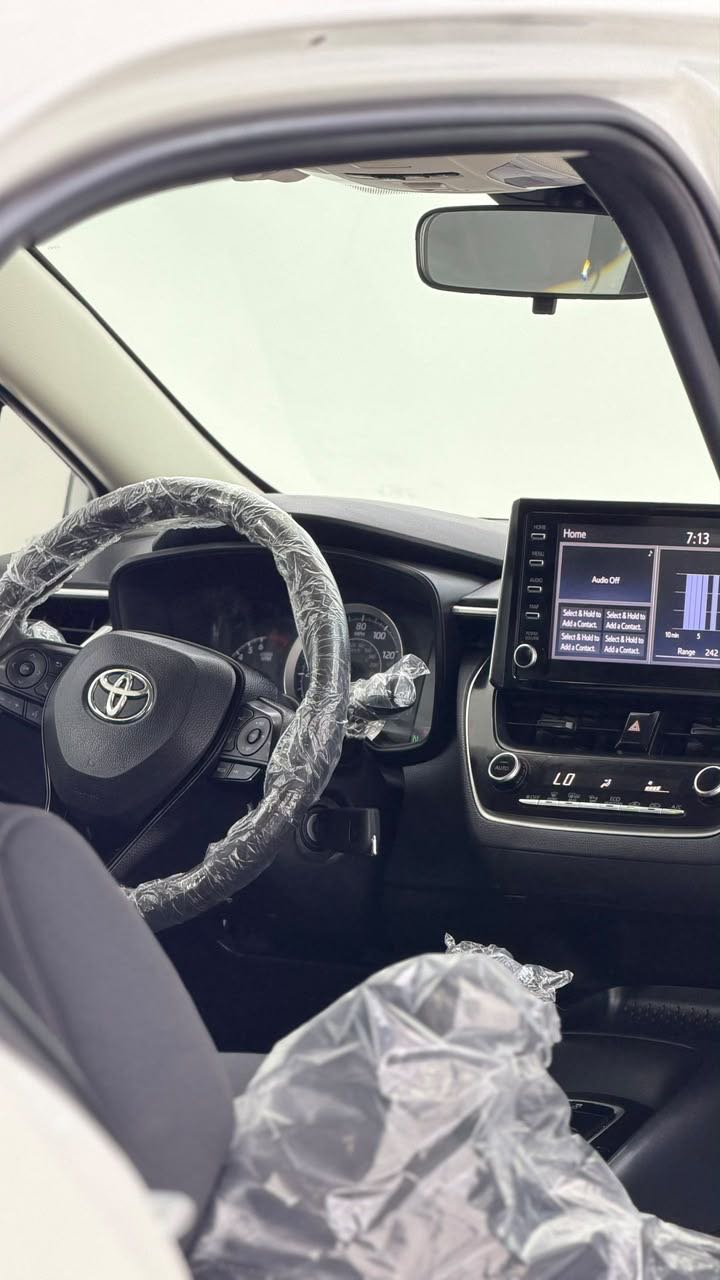 Car Image 2020 TOYOTA COROLLA LE