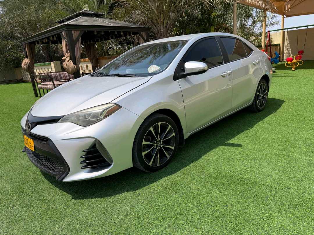 Car Image 2018 TOYOTA COROLLA LE