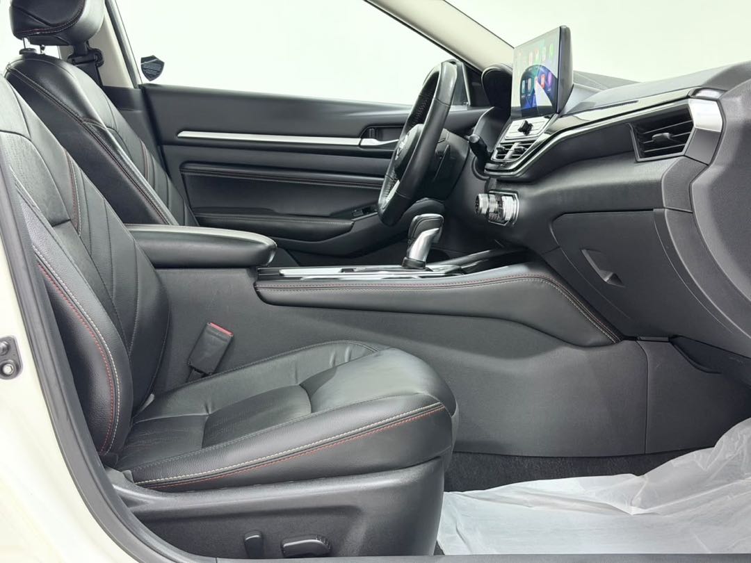 Car Image 2023 NISSAN ALTIMA SR