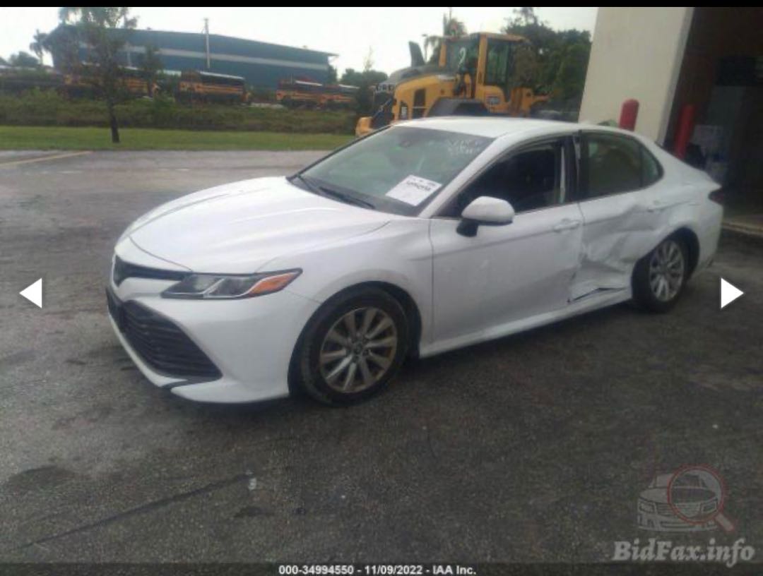 Car Image 2020 TOYOTA CAMRY LE