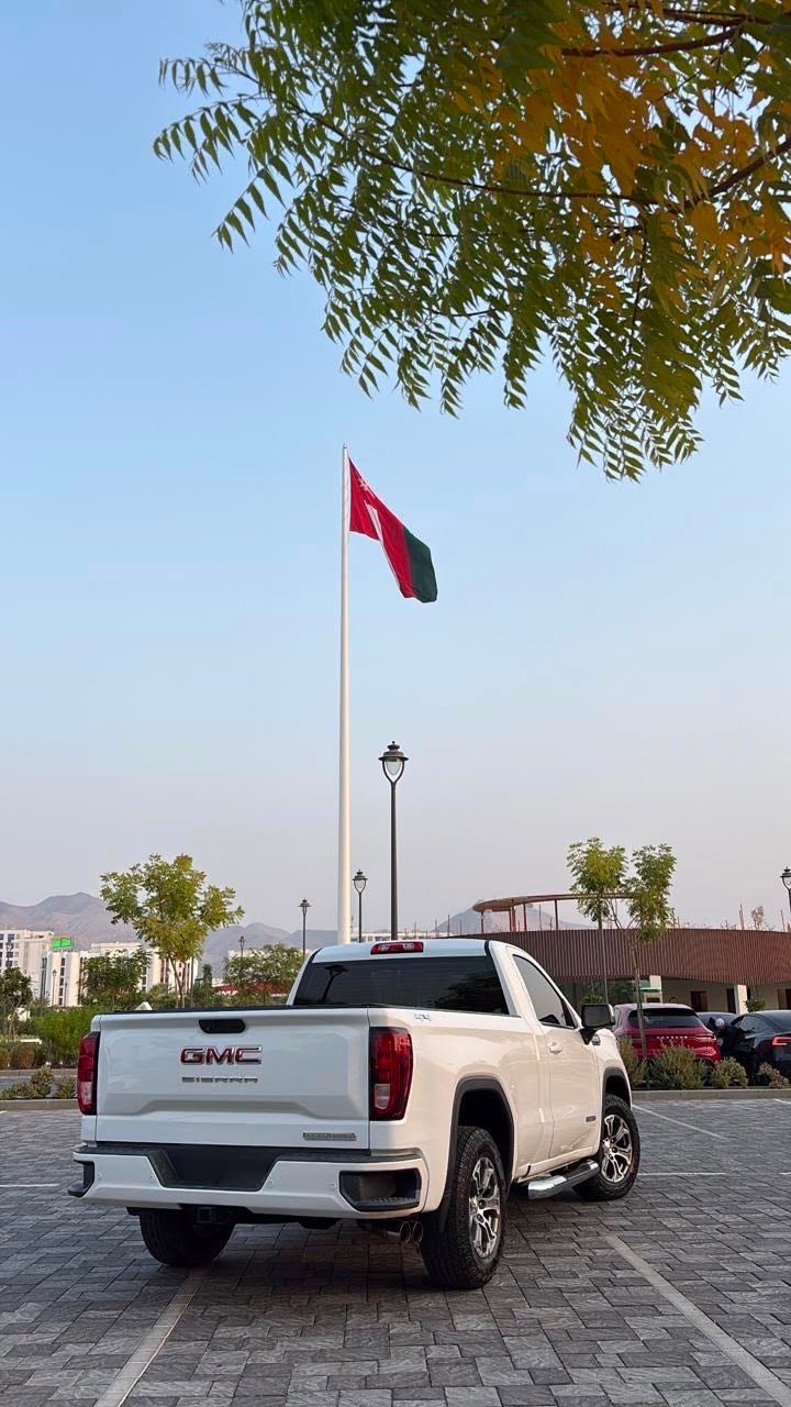Car Image 2019 GMC SIERRA SLE