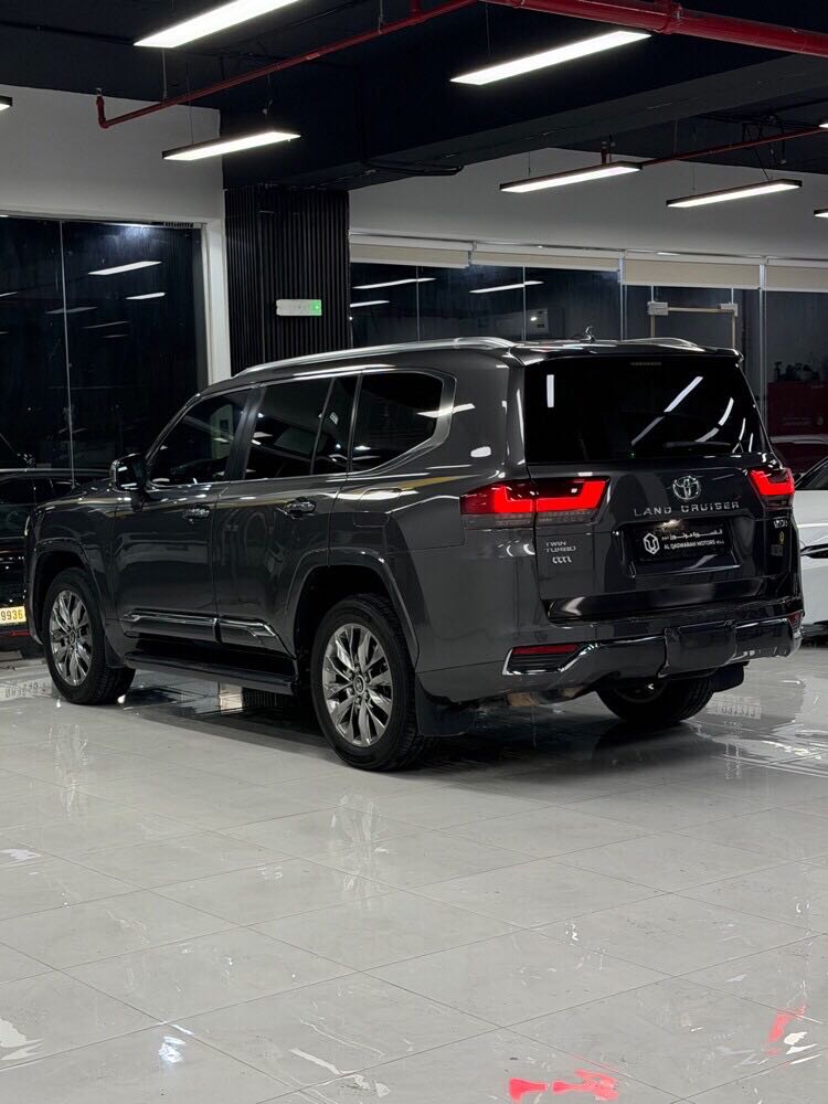Car Image 2022 TOYOTA LAND CRUISER VX.R