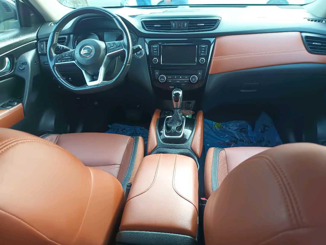 Car Image 2018 NISSAN ROGUE SL