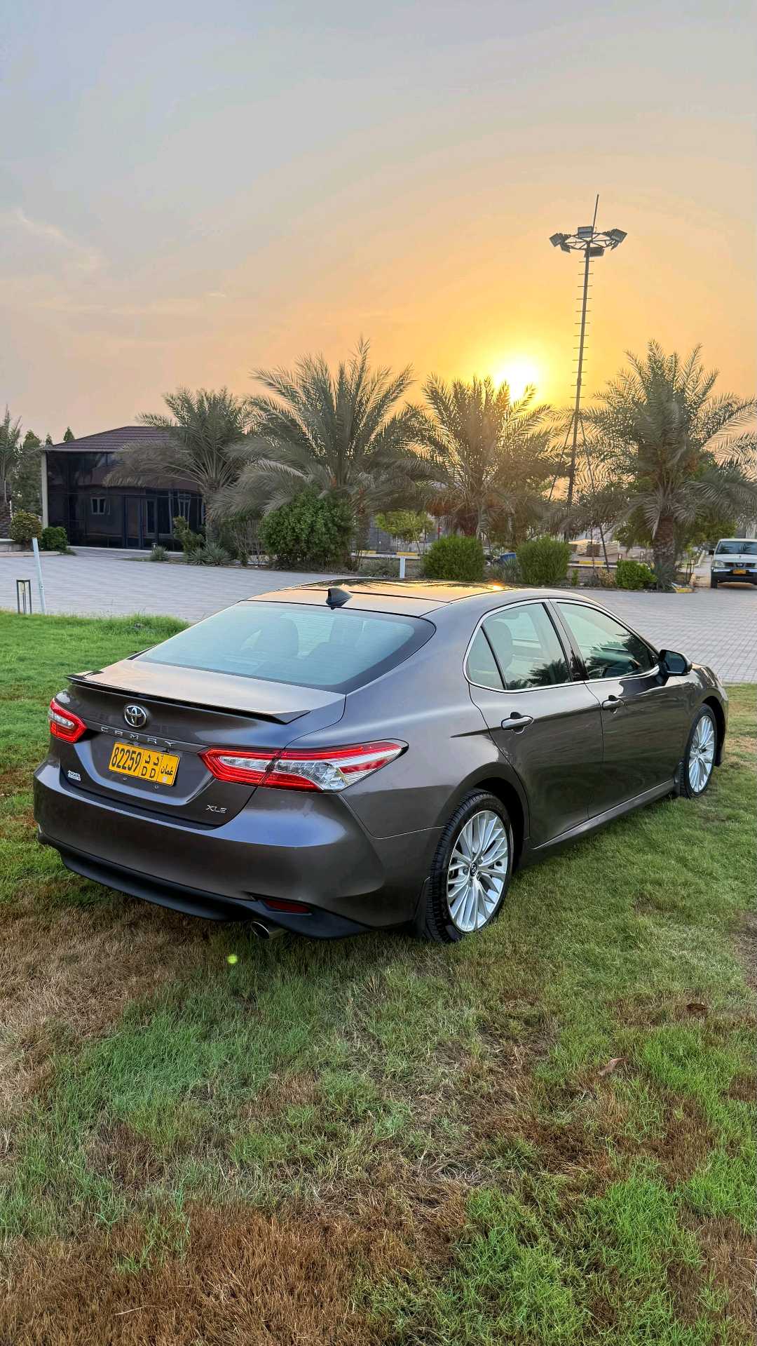 Car Image 2020 TOYOTA CAMRY XLE