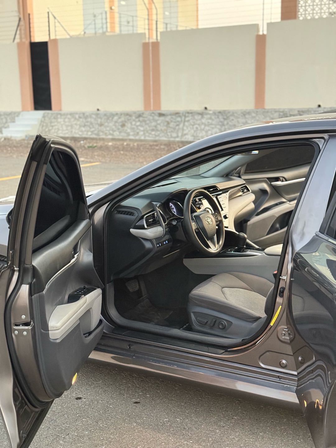 Car Image 2019 TOYOTA CAMRY LE