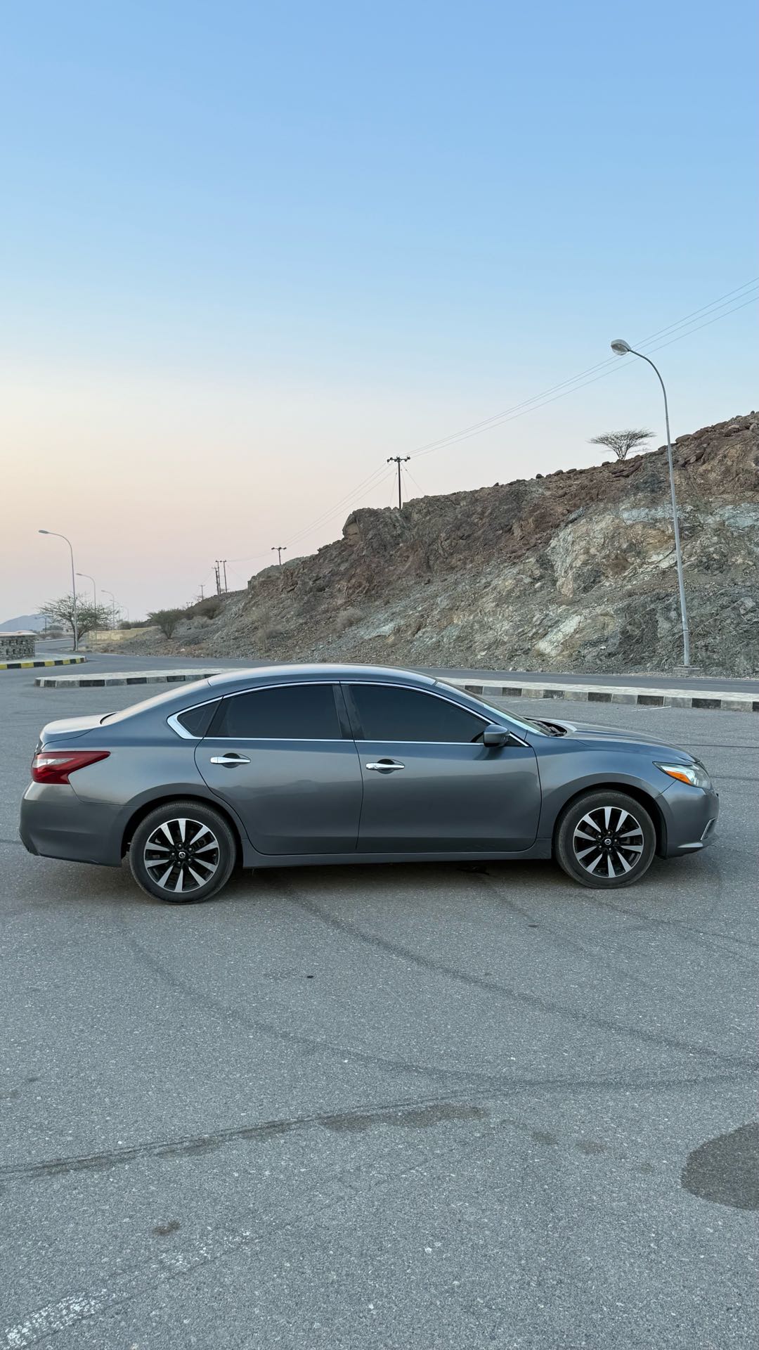 Car Image 2018 NISSAN ALTIMA SV