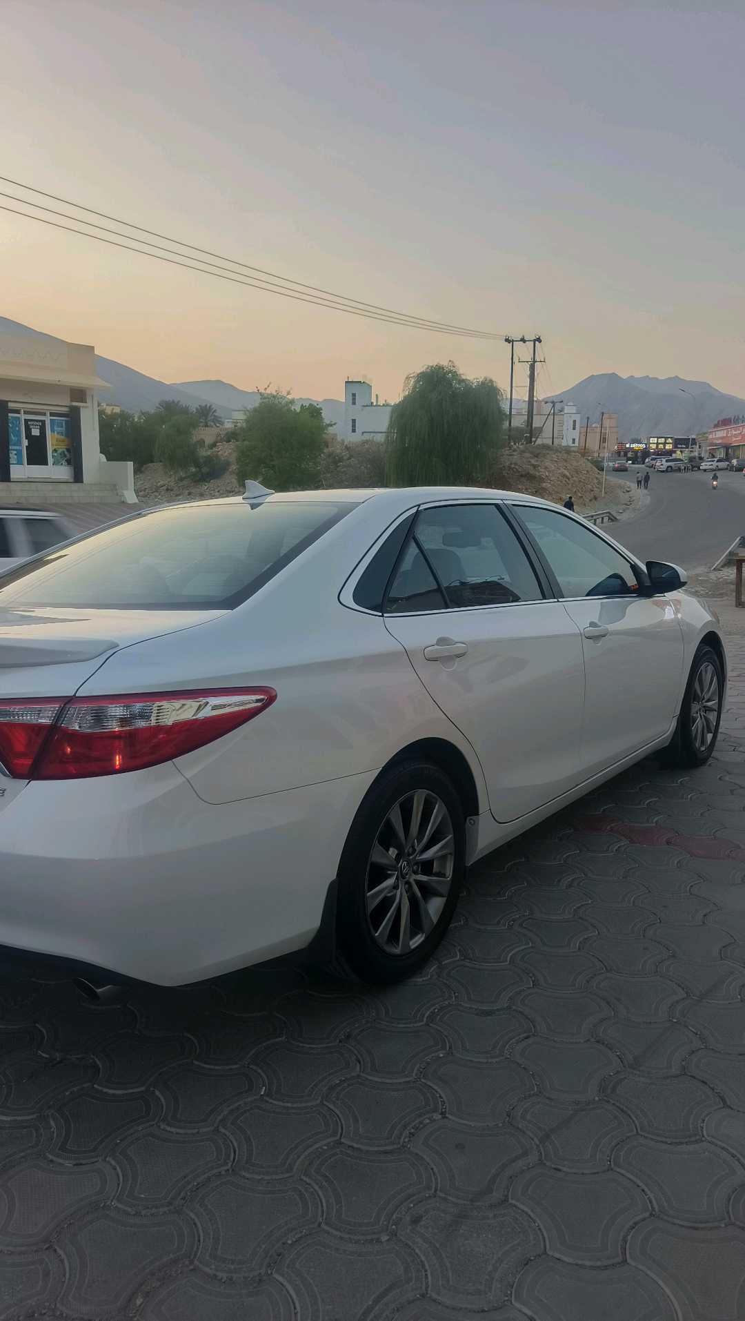 Car Image 2016 TOYOTA CAMRY XLE