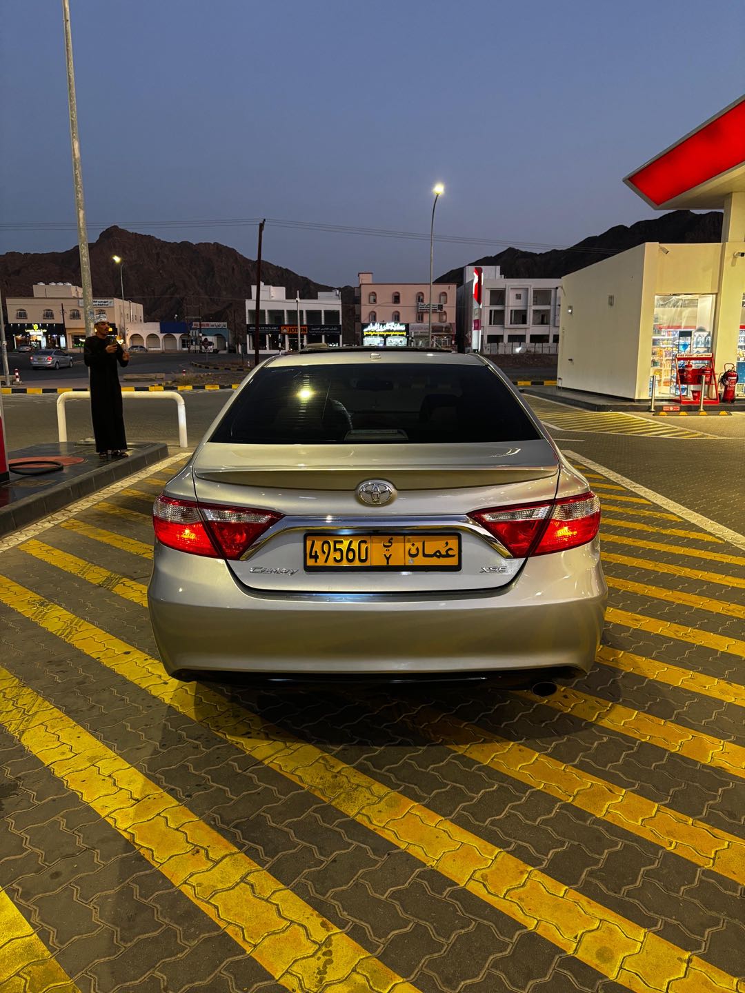 Car Image 2016 TOYOTA CAMRY XLE