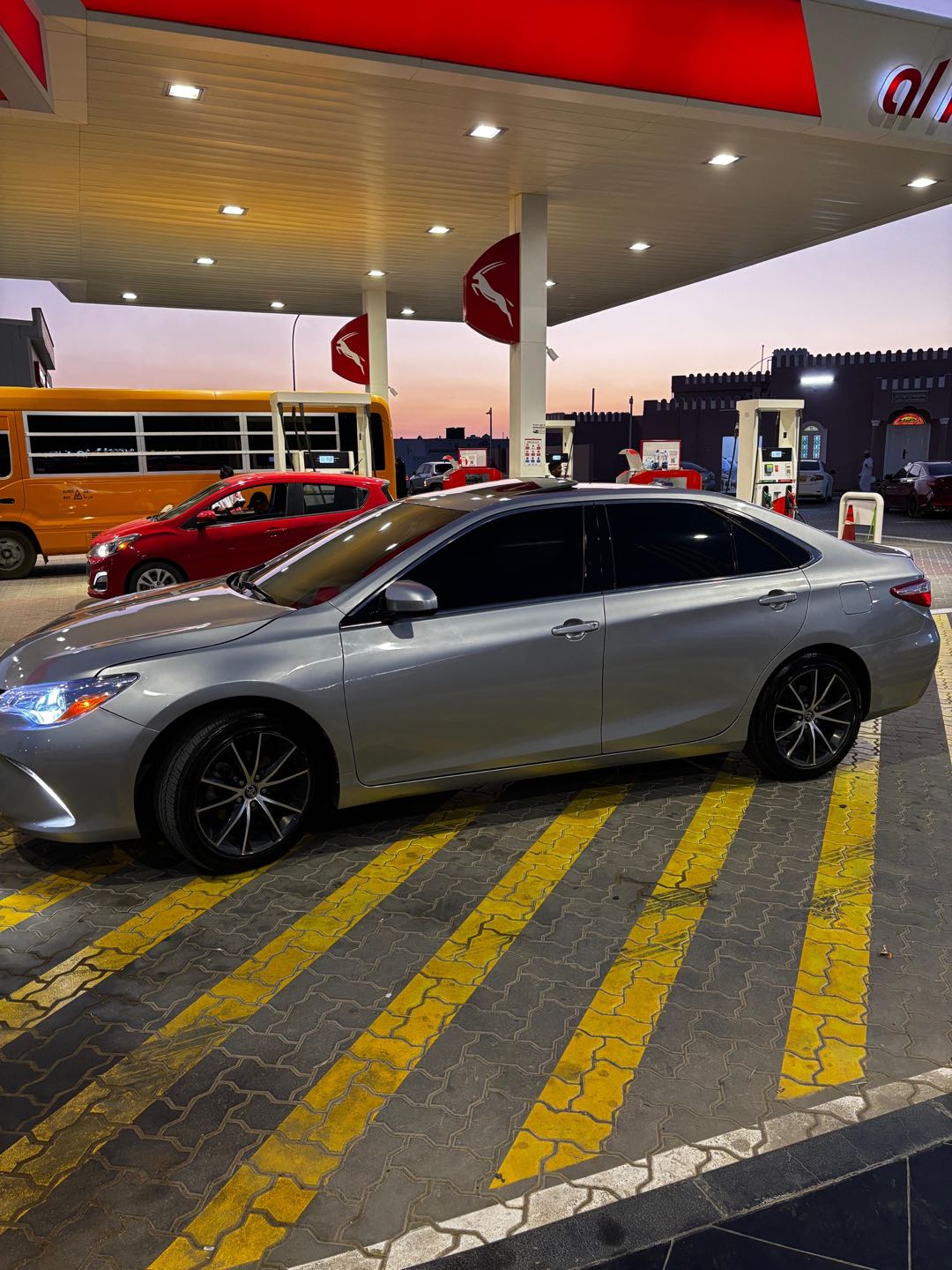 Car Image 2016 TOYOTA CAMRY XLE