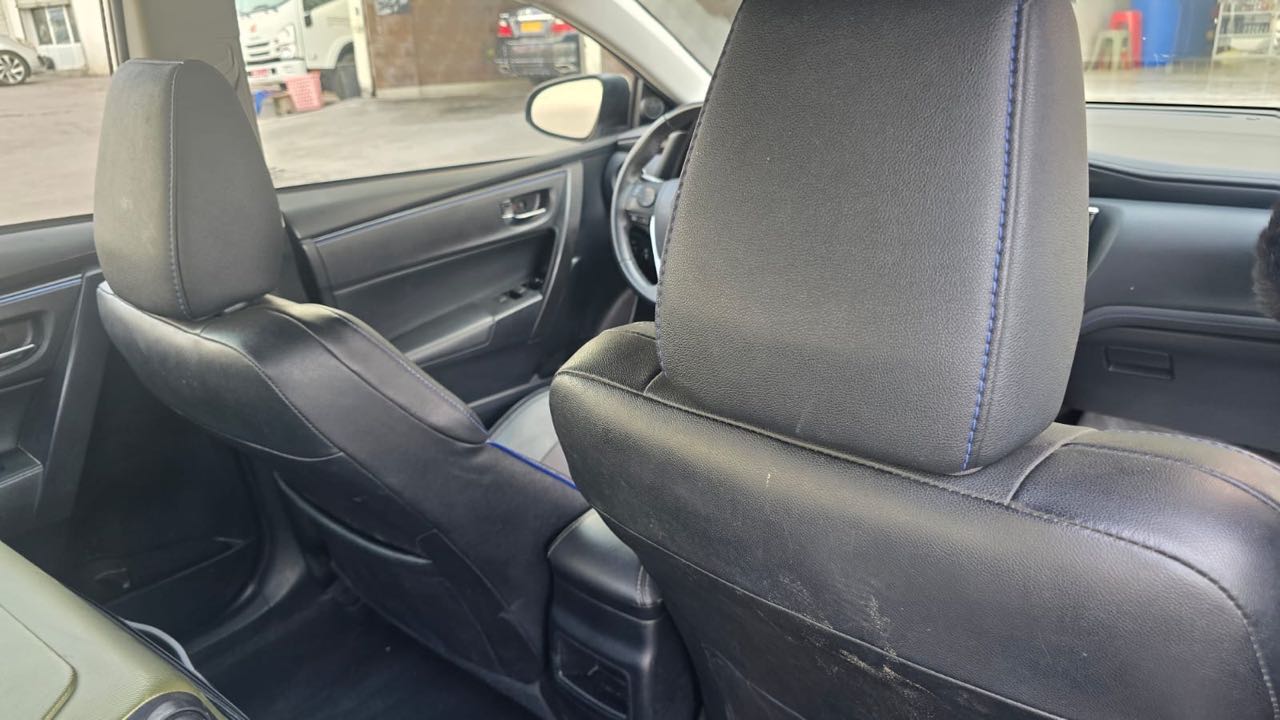 Car Image 2018 TOYOTA COROLLA SE
