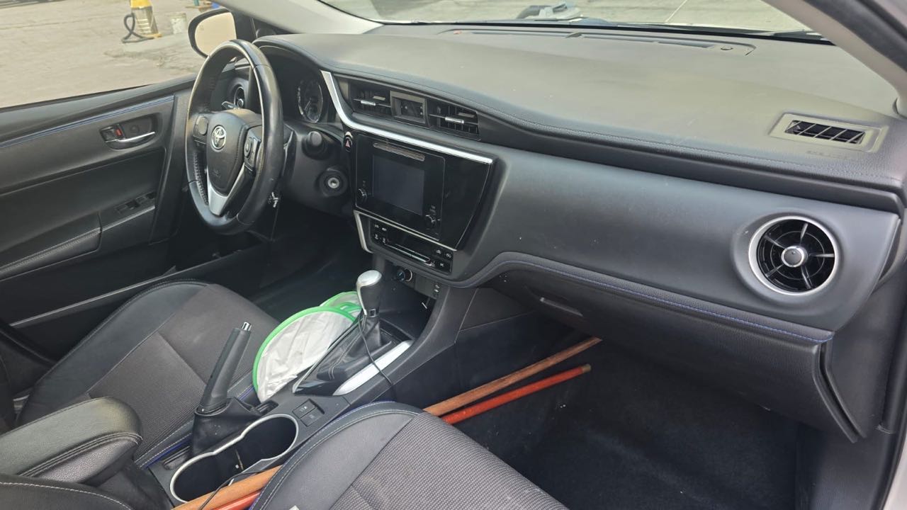 Car Image 2018 TOYOTA COROLLA SE