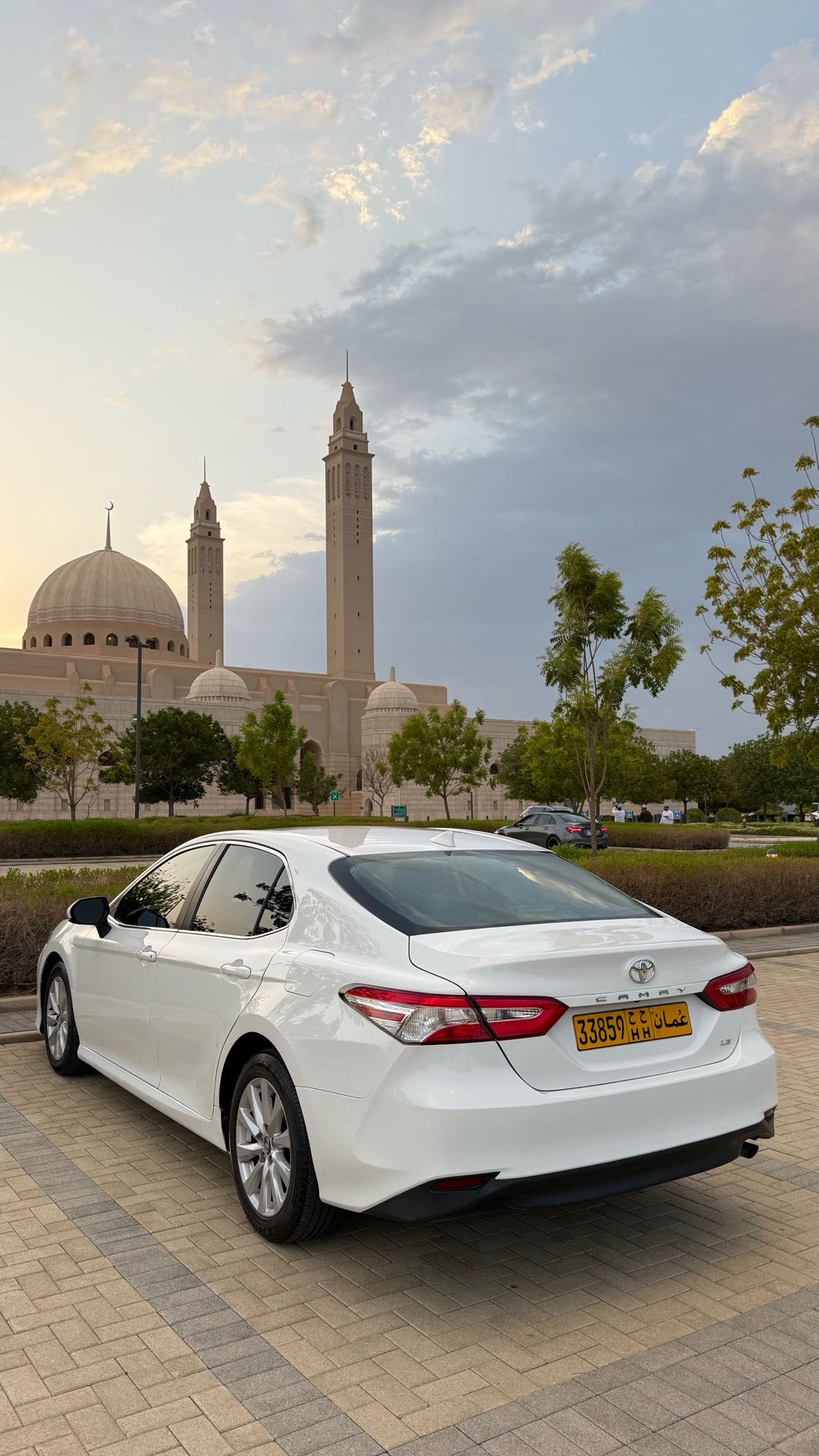 Car Image 2020 TOYOTA CAMRY LE