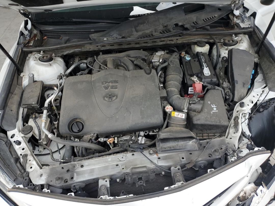 Car Image 2018 TOYOTA CAMRY XSE