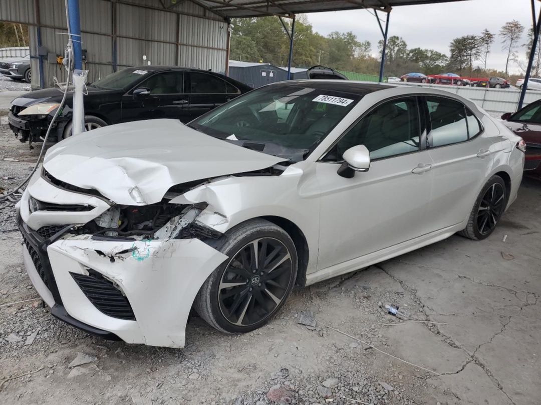 Car Image 2018 TOYOTA CAMRY XSE