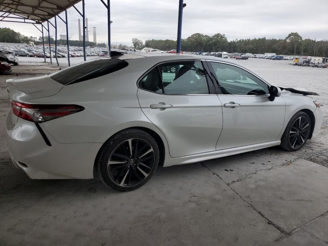 Car Image 2018 TOYOTA CAMRY XSE