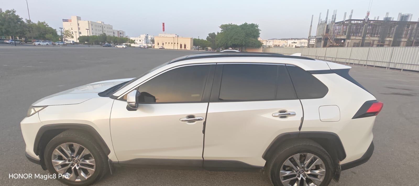 Car Image 2019 TOYOTA RAV4 