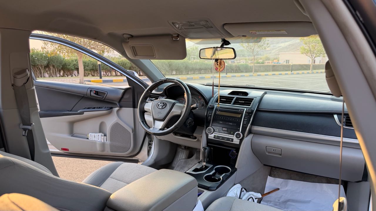 Car Image 2012 TOYOTA CAMRY GLE