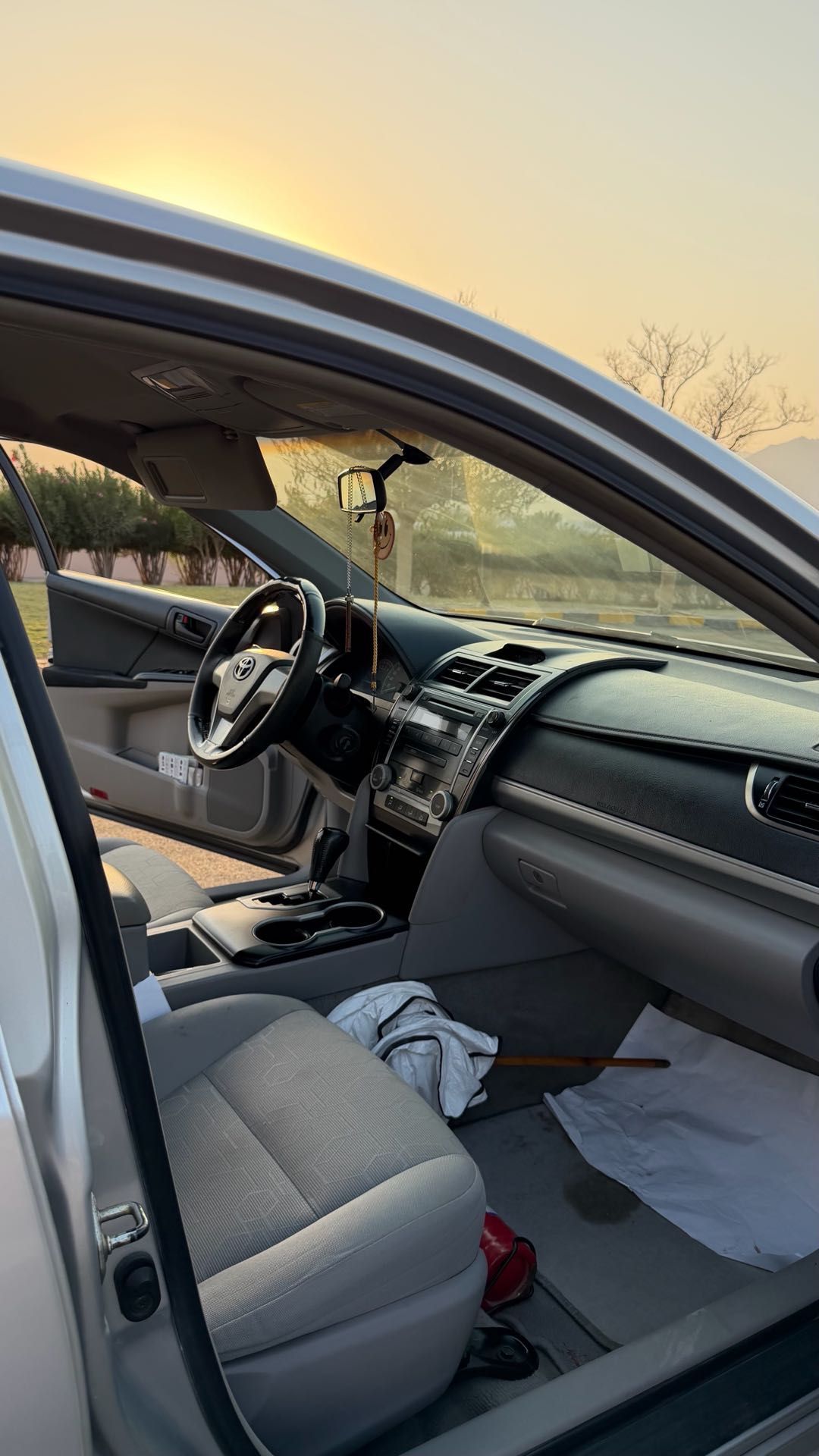 Car Image 2012 TOYOTA CAMRY GLE