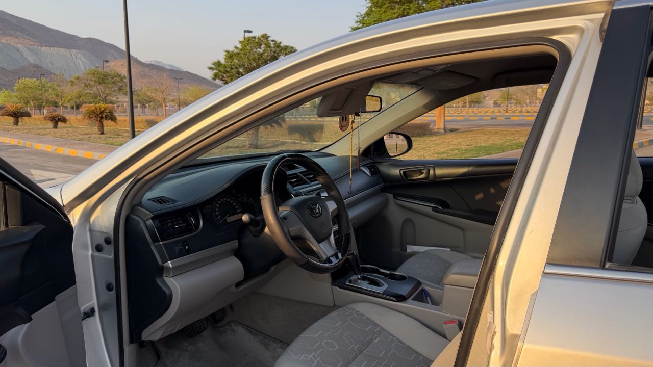 Car Image 2012 TOYOTA CAMRY GLE