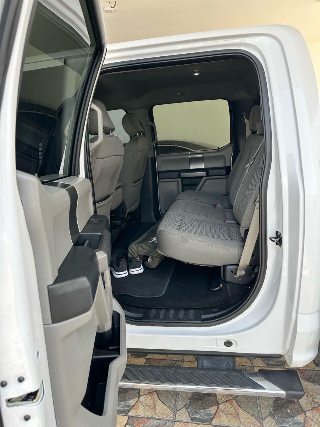 Car Image 2018 FORD F-150 XLT