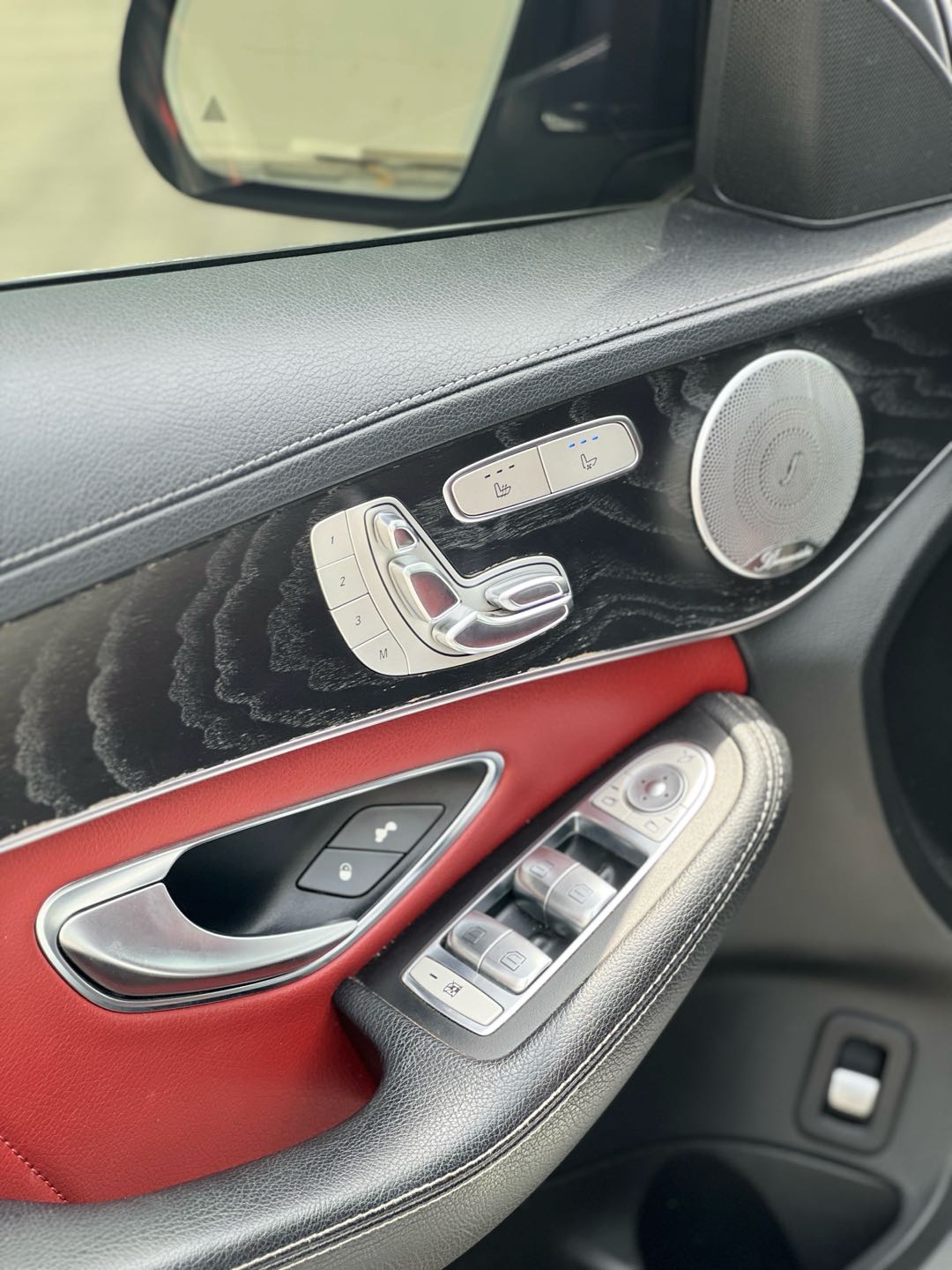 Car Image 2015 MERCEDES C Class 400