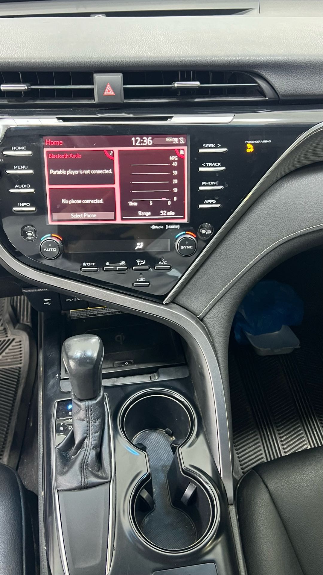 Car Image 2018 TOYOTA CAMRY SE