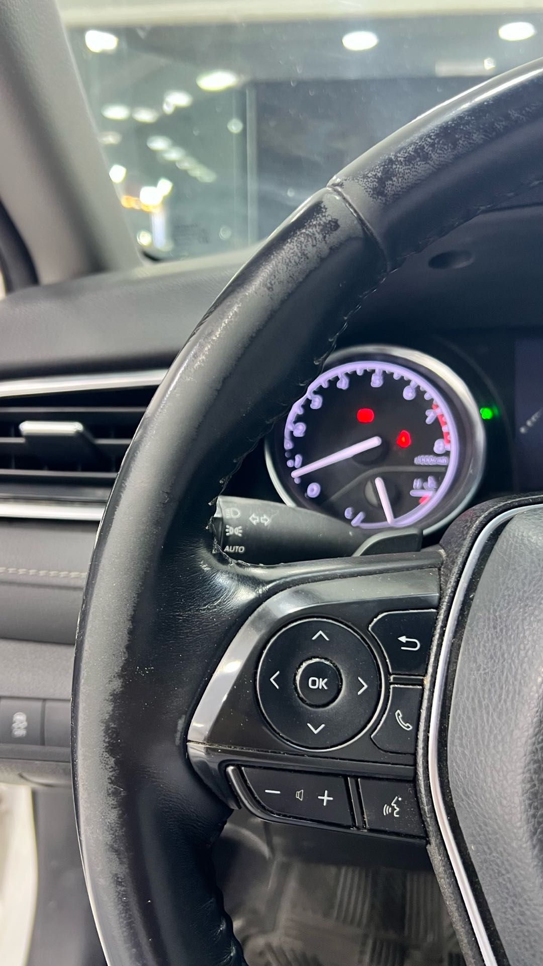 Car Image 2018 TOYOTA CAMRY SE