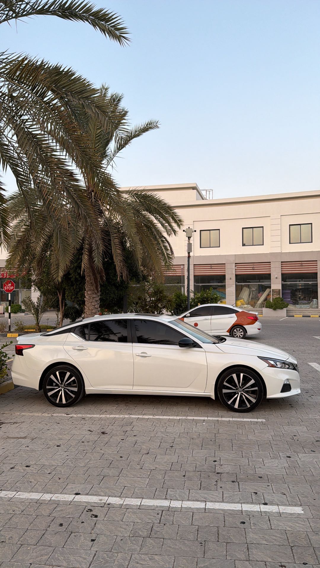 Car Image 2019 NISSAN ALTIMA SR