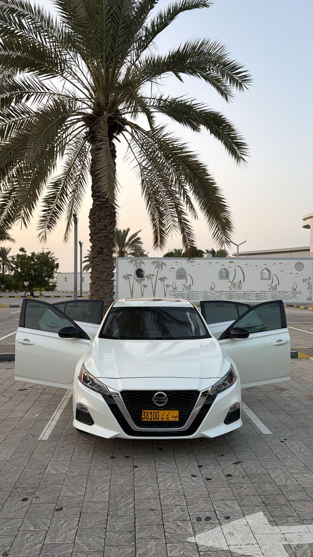 Car Image 2019 NISSAN ALTIMA SR